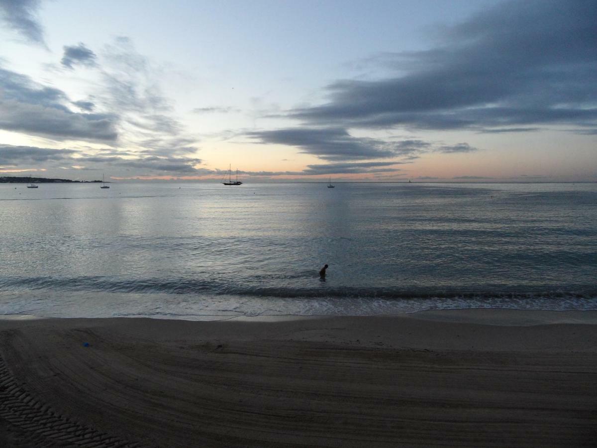 Grand Studio Neuf Face Port Et Plage, Parking Prive โกลเฟอ-จวน ภายนอก รูปภาพ